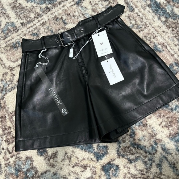 NEW Patrizia Pepe Essential Belted Black Faux Leather High Waist Trouser Shorts - Picture 5 of 13